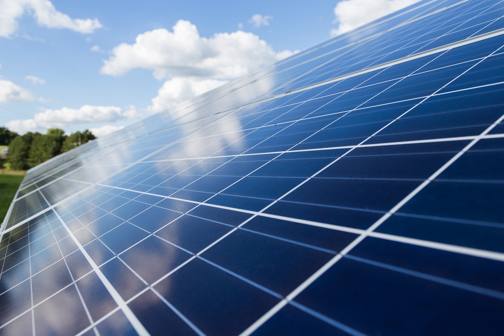 Batterie domestique et panneaux solaires : Infos, avantages et prix